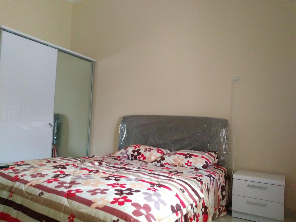 Jasmine Park Guest House Semarang Exterior foto